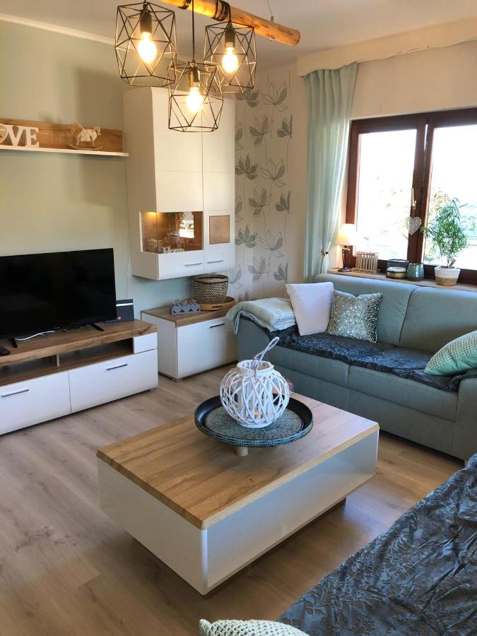 Vila Haus Zissi Burg Reuland Exteriér fotografie