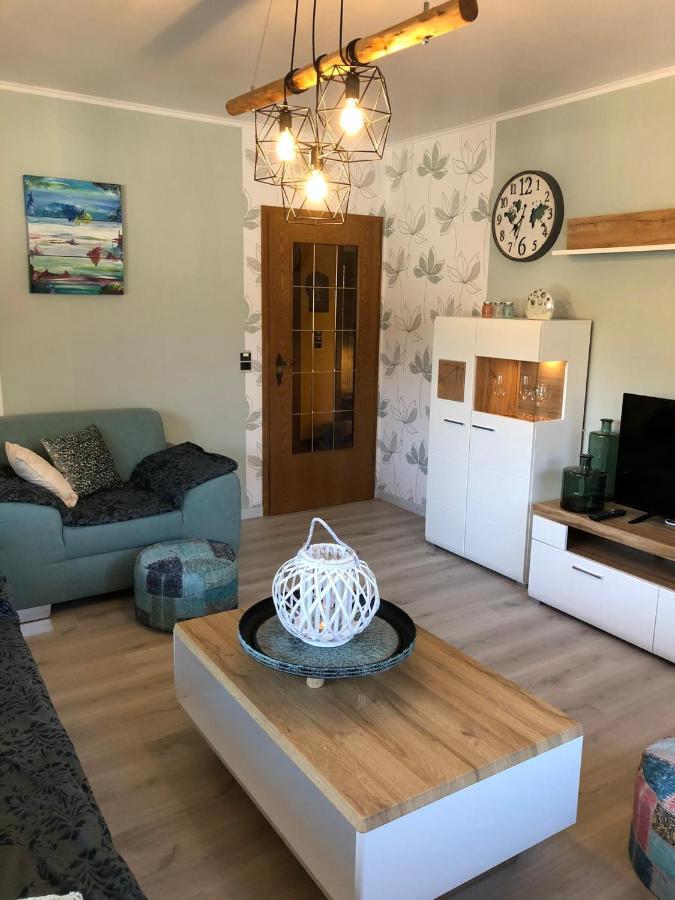 Vila Haus Zissi Burg Reuland Exteriér fotografie