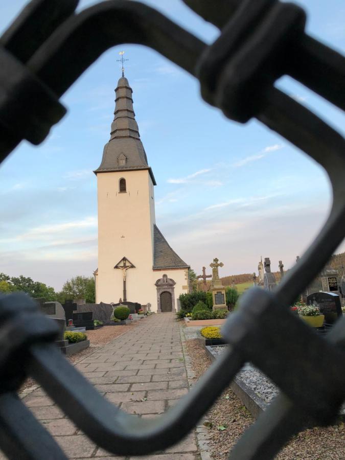 Vila Haus Zissi Burg Reuland Exteriér fotografie